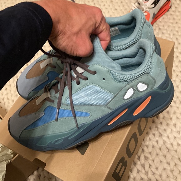 Yeezy 700 faded azure worn twice - Picture 4 of 16